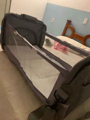 Bolsa que vira bercinho para bebê 