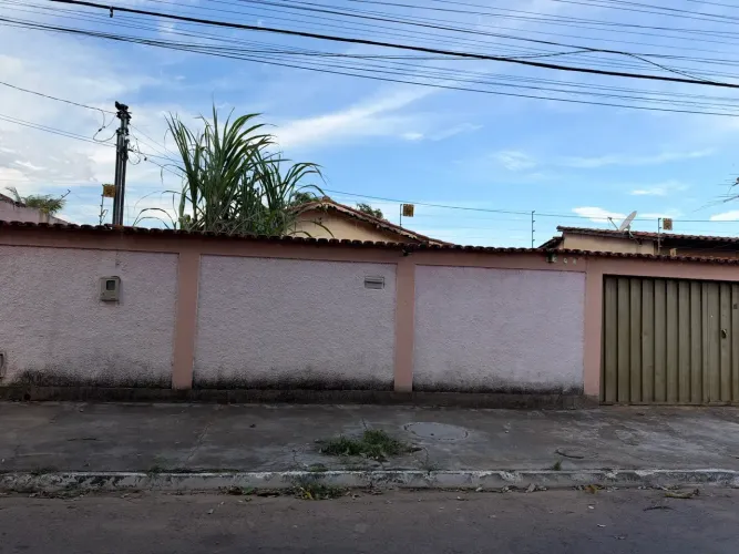 Casa espaçosa no Jardim Balneário Meia Ponte