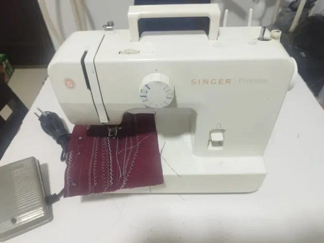 Máquina de costura SINGER Promise