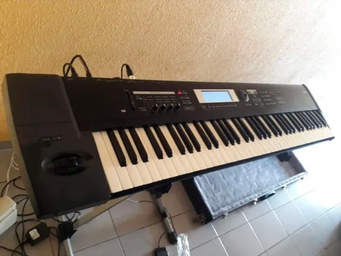KORG TRITON TR76 - WORKSTATION