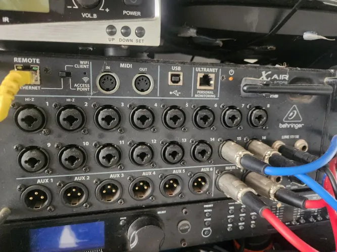Behringer xr18 mesa de som digital 