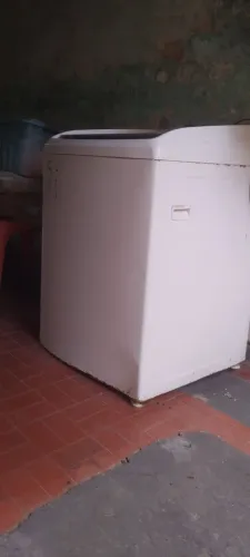 Vendo uma máquina de lavar roupas