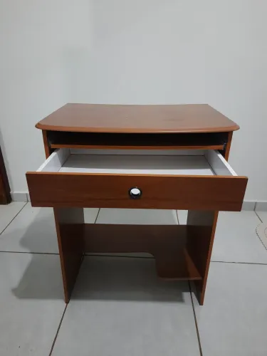 VENDO ESCRIVANINHA 
