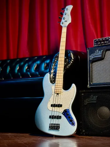 Baixo Sire V7 Marcus Miller 2a geração 4 cordas Ativo e Passivo