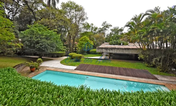 CASA COMERCIAL Á VENDA