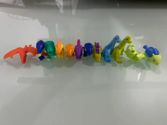 Coleção completa kinder joy jurassic world 12 dinos