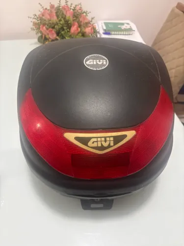 Vendo baú Givi 45 LTS