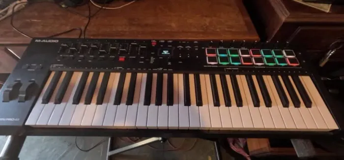 TECLADO MIDI MAUDIO OXYGEN PRO49 ACOMPANHA CAPA COM ALÇA