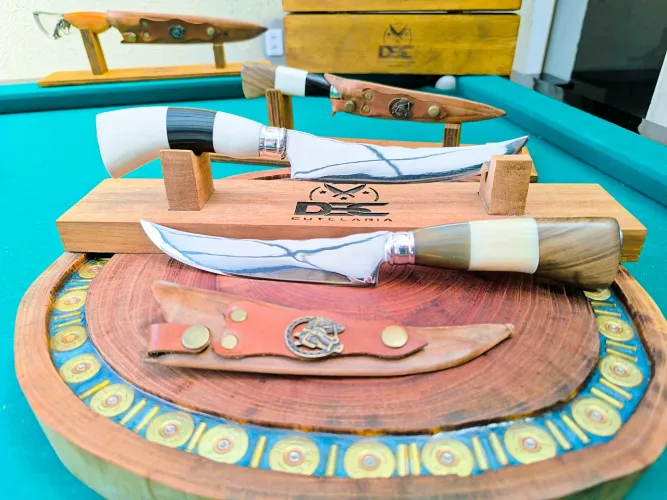 Facas Artesanais para Churrasco e Cozinha, Lâmina Inox 7 Polegadas, Cabo diversos + Bainha