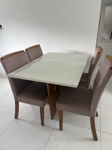 Mesa 4 cadeiras com tampo de vidro bom estado