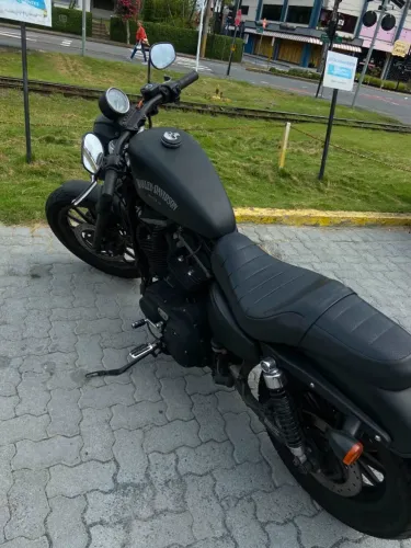 HARLEY DAVIDSON 883R