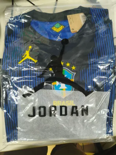 Camisas Vasco, Jamaica, Brasil e Lakers 