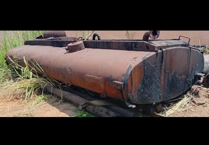 Tanque de piche cheio de piche