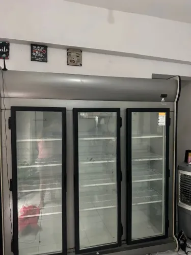 Vendo freezer expositor 3 portas