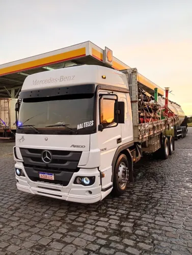 ? Mercedes-Benz Atego 2426 2014 - Carroceria 8,5 m | Excelente estado
