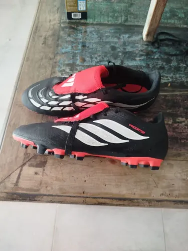 Chuteira Adidas