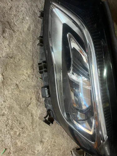 F farol direito Mercedes gla 200