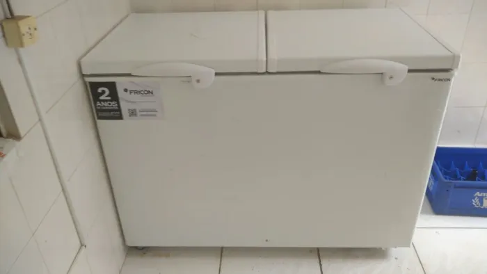 Vende-se freezer, novo com garantia de dois anos !