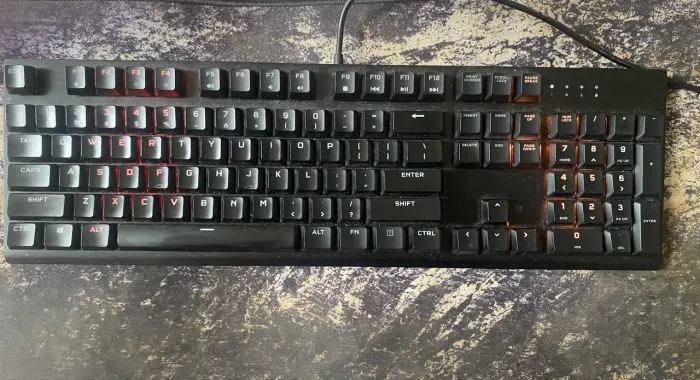 Teclado mecânico RGB Corsair K60 PRO Low Profile