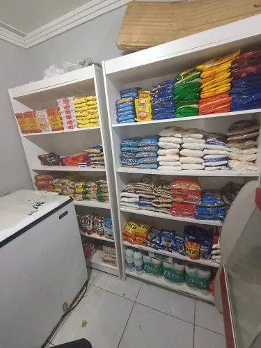 Duas patileira de MDF pra vende usada com algum marca de uso