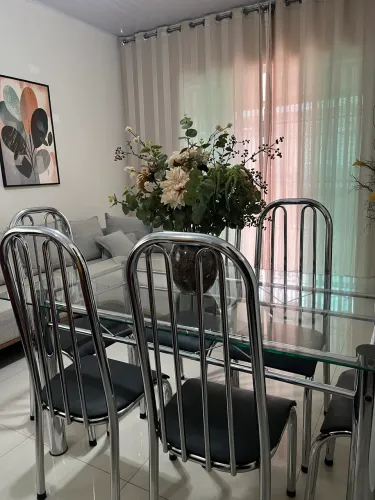 Mesa cromada com 6 cadeiras