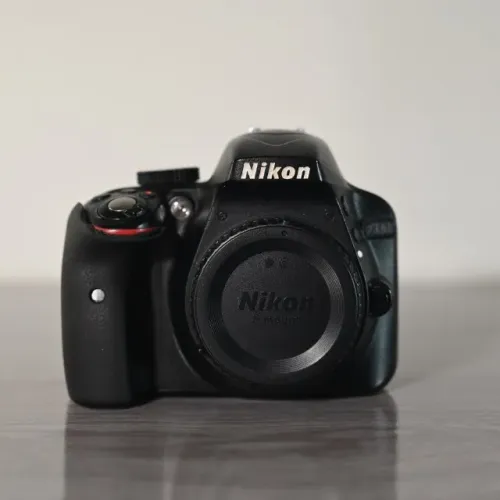 Câmera DSLR Nikon D3300 + Bateria e Carregador + Cartão de 32GB