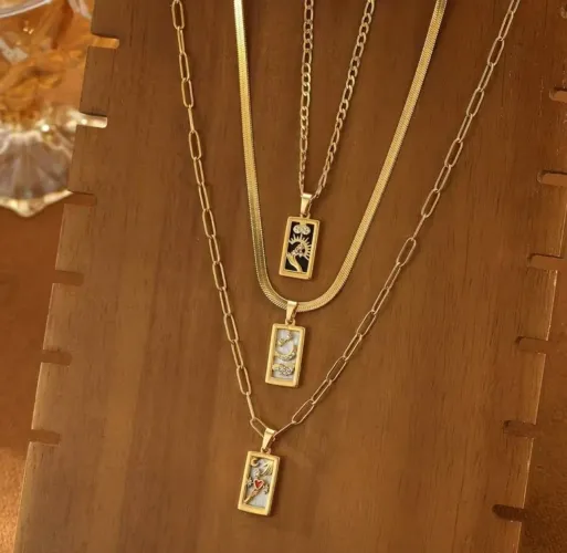 Colar dourado estilo Tarô aço inoxidável