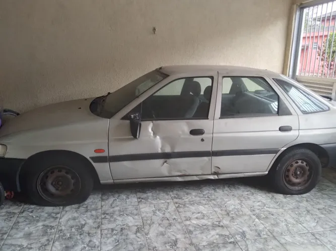 Ford Escort GL 1.8i 16V 4P 1997