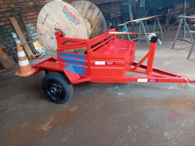 "Carretinha pra fibra ótica e etc Pneus novos Suspensão pra até 800kg Quem fábrica vende