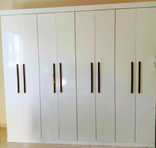 Guarda roupa branco seis portas