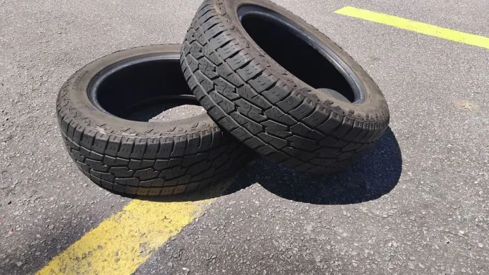 Automóvel Pneu ATR da Spin semi novo 205/60R16 92H