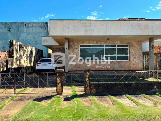 Casa Exclusiva à Venda em Porto Velho/RO 3 Quartos (2 Suítes), 3 Salas, Quintal e 2 Vagas