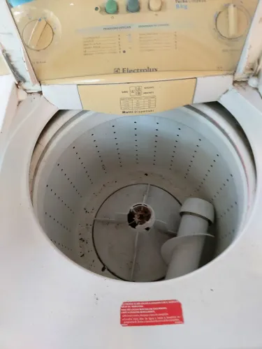 Maquina de lavar com defeito retirada de peças