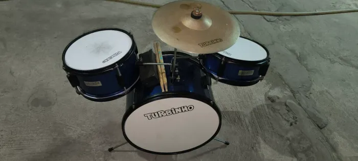 Bateria Infantil Turbinho Azul - O Presente que seu Pequeno Astro Merece!