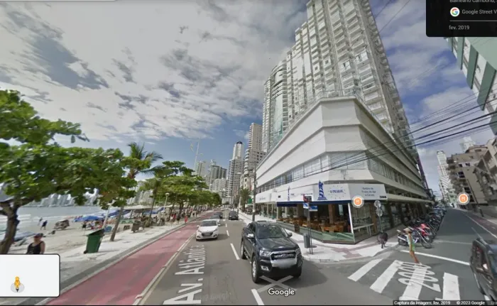 Sala Comercial para Venda ou Locação na Sobre-Loja de Edifício Frente Mar de Balneário Cam