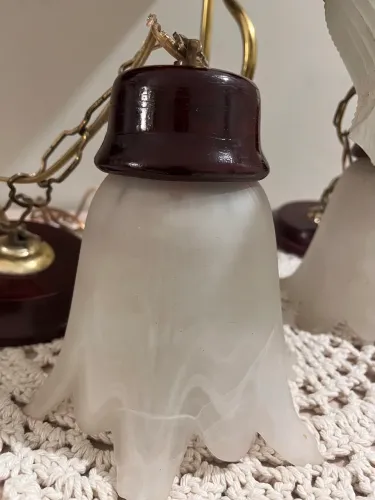 Lustres antigos e abajur