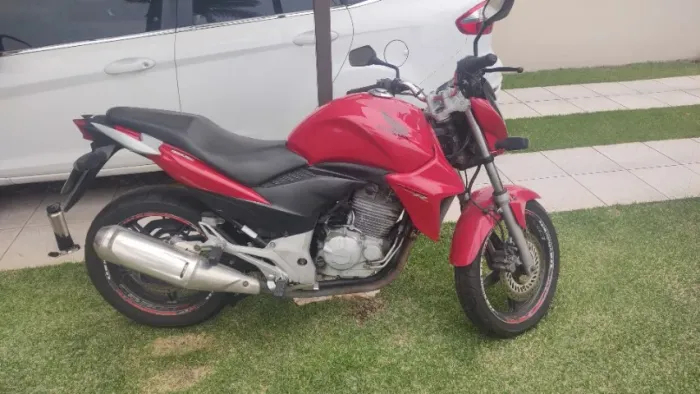 CB 300R, ano/modelo 2015. 