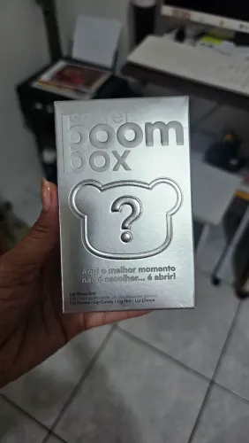 SECRET BOOM BOX GLOSS + MBOOMIE + CHAVEIRO