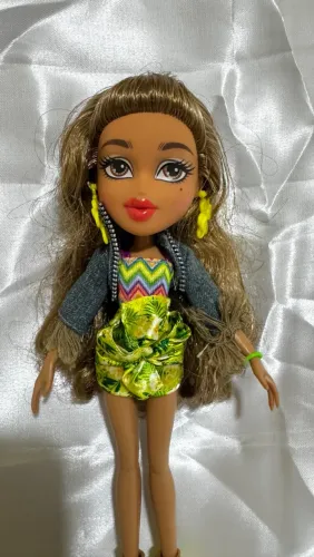 Boneca Bratz Yasmin Study Abroad
