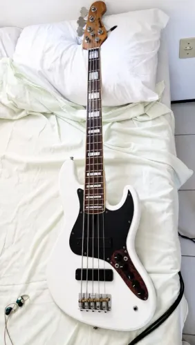 Baixo garcia jazz bass, vendo ou troco