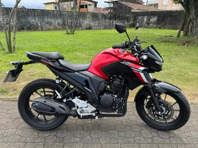 YAMAHA FAZER 250 2024 COMPLETA APENAS 6 MIL KM FINANCIO EM ATE 48X