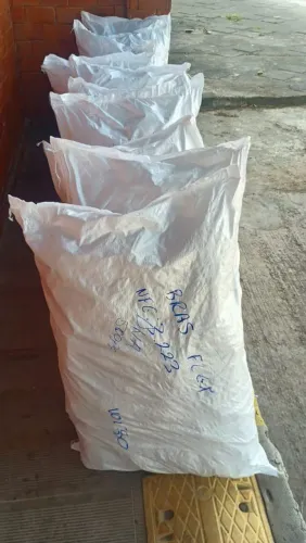 Sacos de rafias grandes, usados somente uma vez, muito resistente. Fazer entregas*
