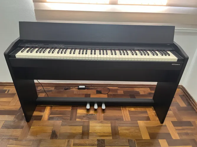 Piano digital Roland F-140R