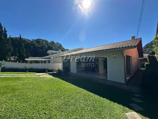 Casa com 4 dormitórios à venda, 160 m² por R$ 1.850.000,00 - Comary - Teresópolis/RJ