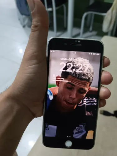 Iphone 8 plus , apenas com trinco na traseira , todo original!