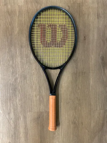 Raquete de Tênis Wilson RF 01 300 (Seminova)