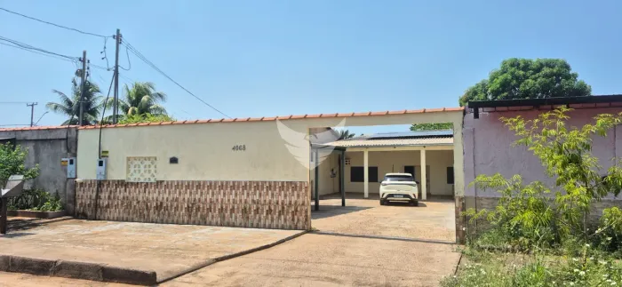 CASA COM EXCELENTE LOCALIZAÇÃO!