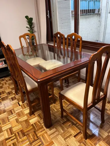 Mesa de jantar + 6 cadeiras estofadas