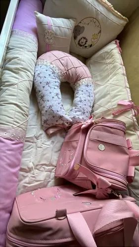 Carrinho bebê conforto e kit berço
