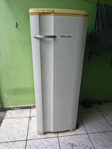 GELADEIRA ELETROLUX 220V